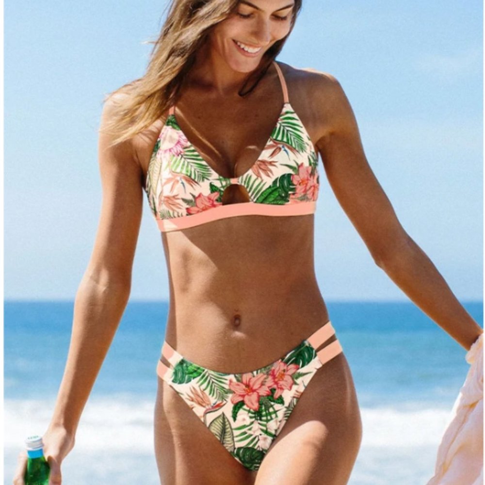 Cupshe Carolyn Leafy And Floral Crisscross Strappy Bikini